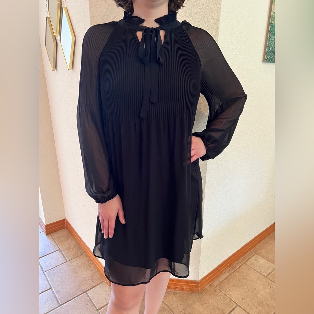 Signature Studio Black Pleated Keyhole Tie collar Long Sleeve Dress Size Medium